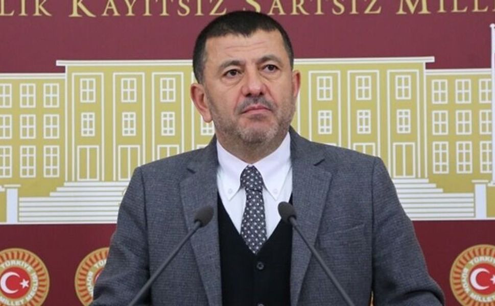 Veli Ağbaba pazarda fenalaştı, hastaneye kaldırıldı