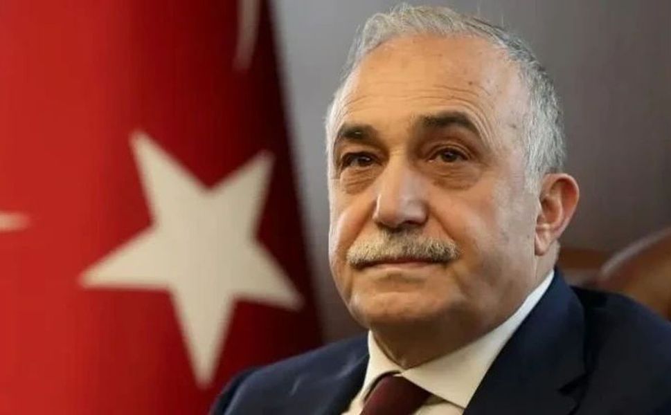 Ahmet Eşref Fakıbaba hem partisinden hem vekillikten istifa etti