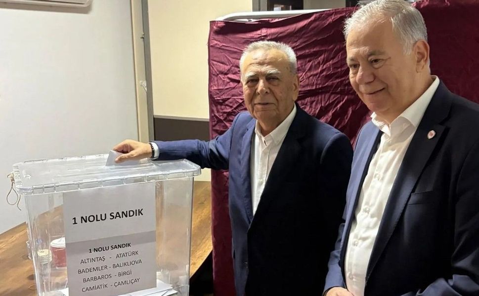 Aziz Kocaoğlu oyunu Urla'da kullandı