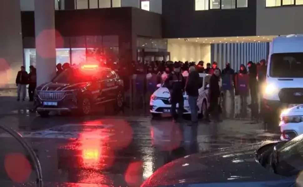 Bakırköy Belediyesi'ne şafak operasyonu: 37 kişi gözaltında