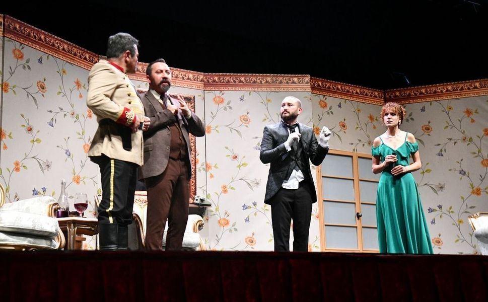 Balıkesir Şehir Tiyatrosu'na tam not