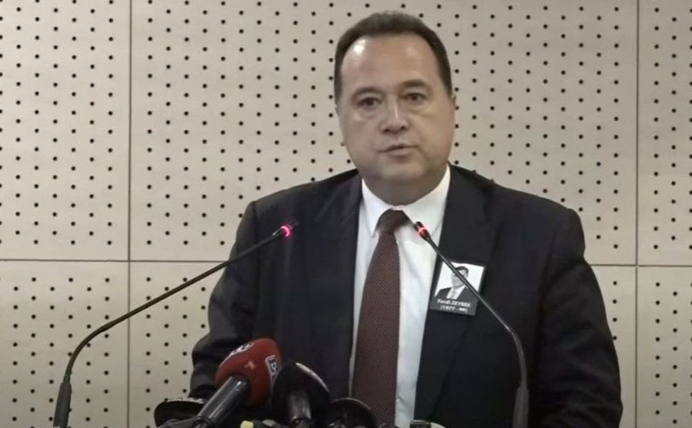 Besim Dutlulu'dan AKP iddialarına yanıt: 'Bir yere gitmiyor'