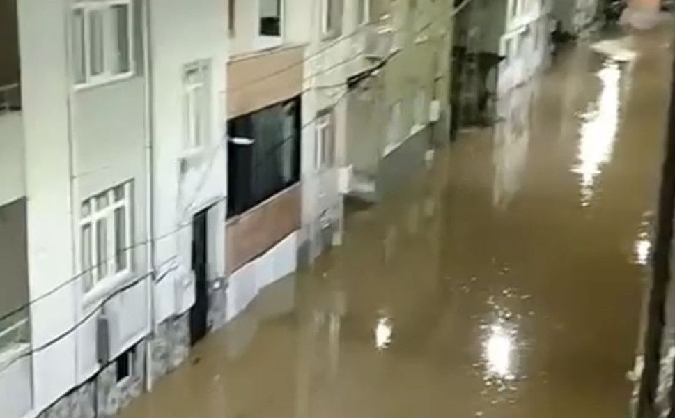 Biga'da cadde ve sokaklar göle döndü
