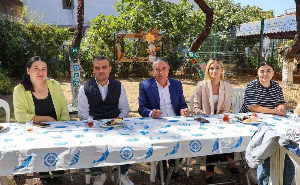 Buca'da kursiyerlerden renkli bahçe buluşması