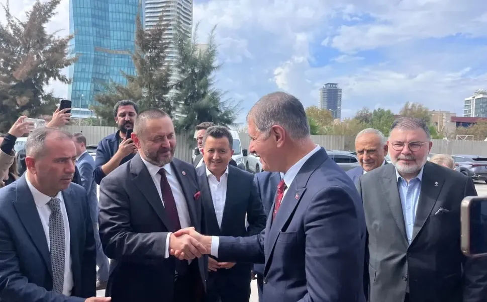 Cemil Tugay'dan AK Parti İzmir İl Başkanlığına ziyaret