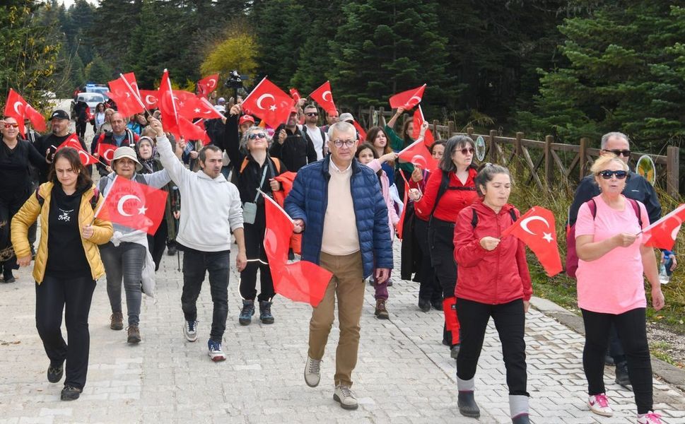 Cumhuriyet Coşkusu Uludağ'ın Zirvesinde Yaşandı