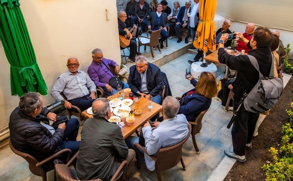 Gazetecilerin Lokali hizmete başladı