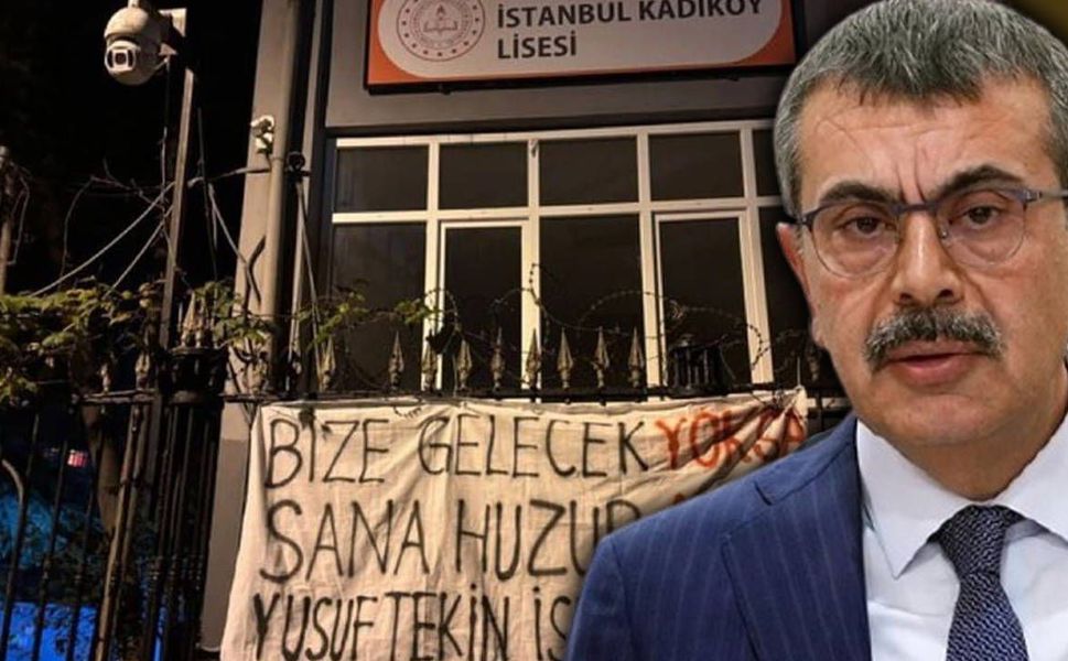 İstanbul'da TİP'li iki öğrenci pankart nedeniyle gözaltına alındı