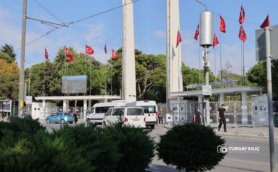 İzmir ablukada: Cumhuriyet'te 11 TOMA bekliyor!