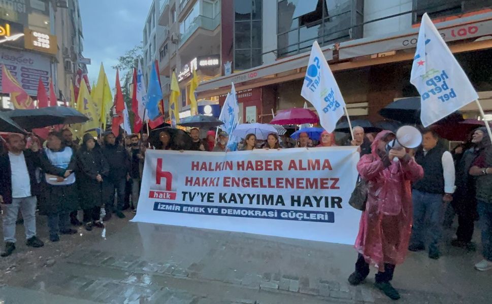 İzmir'den Halk Tv'ye dayanışma gösterisi