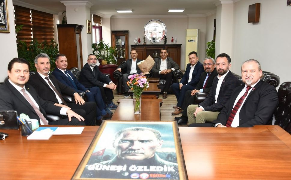 Kamu-İş'ten İzmir barosuna ziyaret