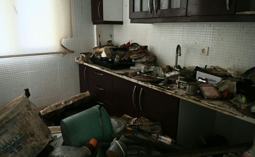 Kuşadası Belediyesi'nden çöp ev operasyonu