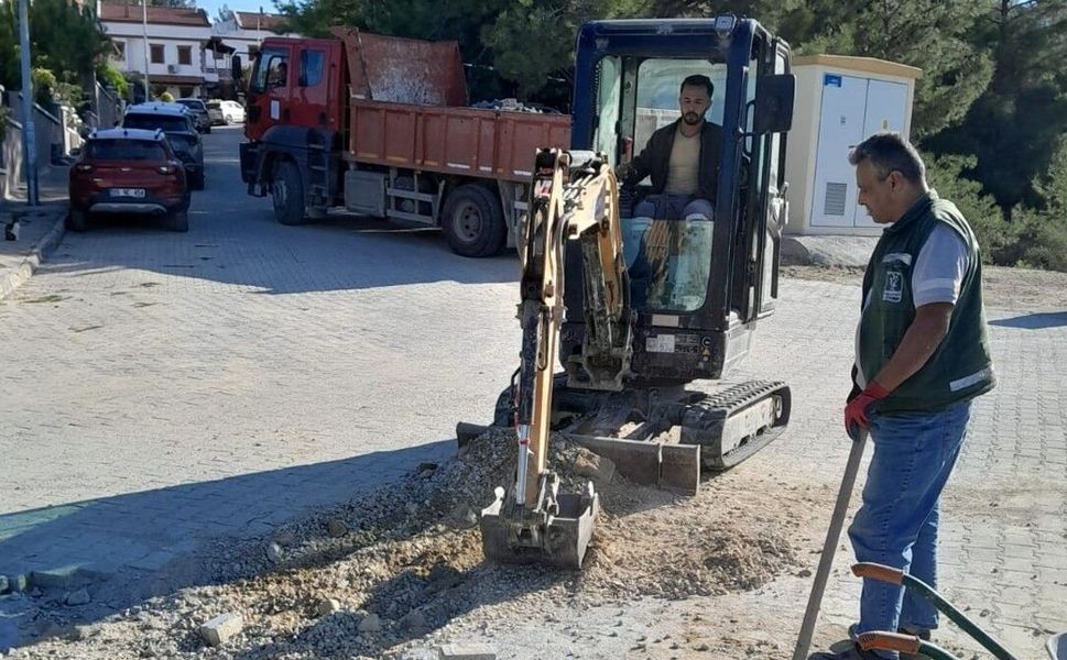 Kuşadası'nda Fen İşleri Müdürlüğü'nden hafta boyunca yoğun mesai