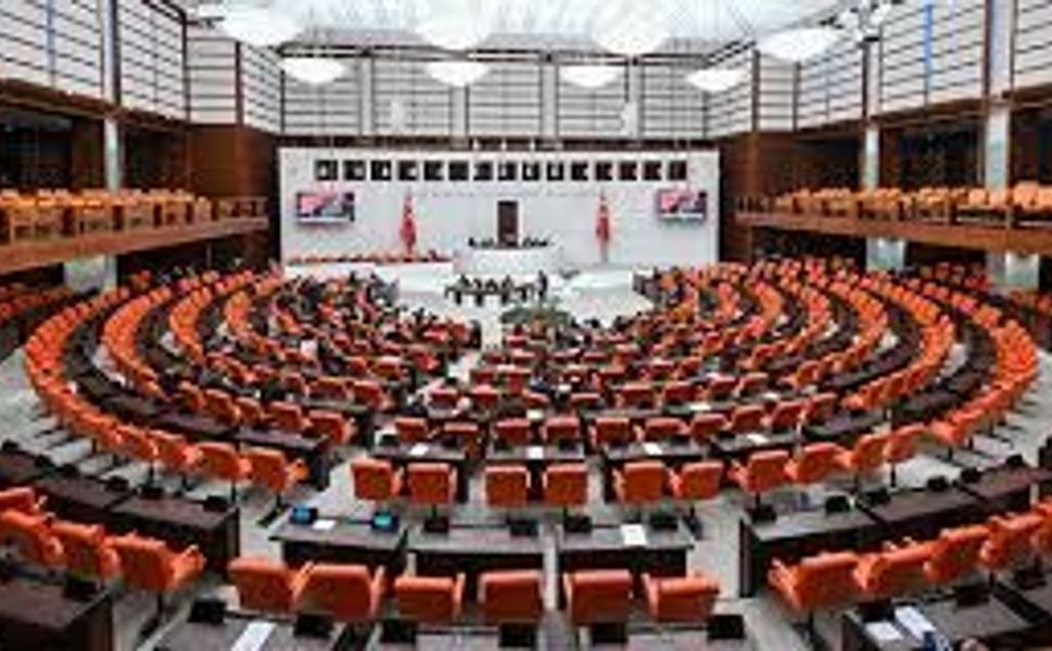 Meclis'te fon krizi tartışması: Oturuma ara verildi