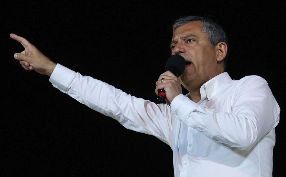 Özgür Özel'den Erdoğan'a fon vurgunu tepkisi