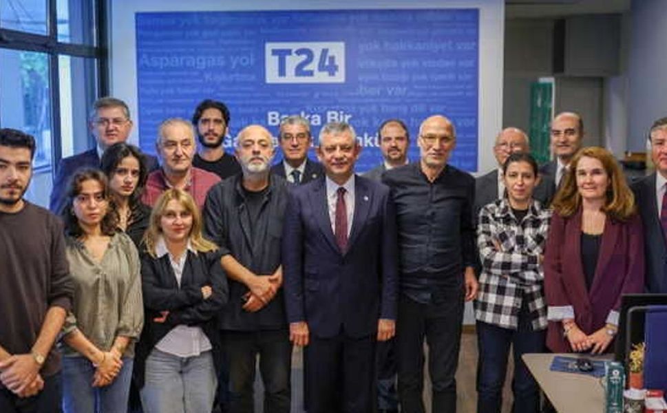 Özgür Özel'den erişim engeli getirilen T24'e ziyaret