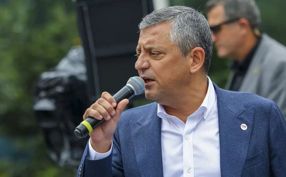 Özgür Özel'den Halk TV önünde dayanışma çağrısı