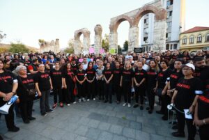 'Kırık Saçlar Özgürlüğe' Efes Selçuk sokaklarında yürüdü