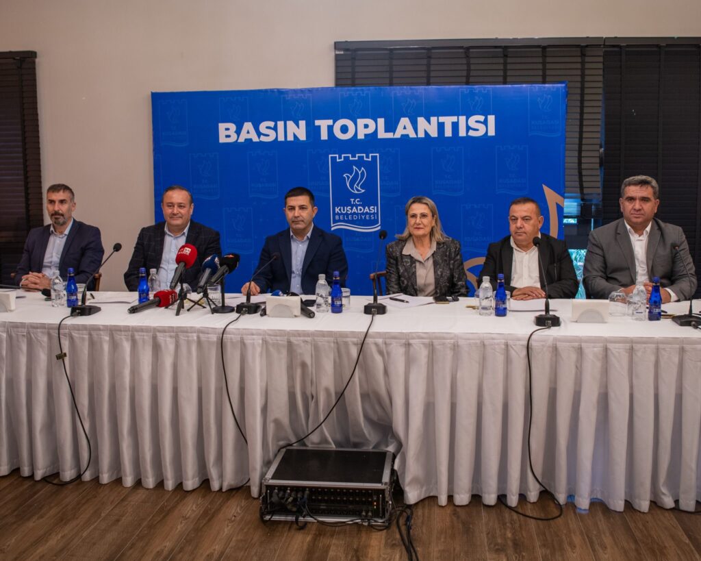 Gazetecilerle bir araya gelen Kuşadası Belediye Başkanı Ömer Günel, 'Kuşadası'nda hizmet çağı yaşanmaya devam edecek' dedi.