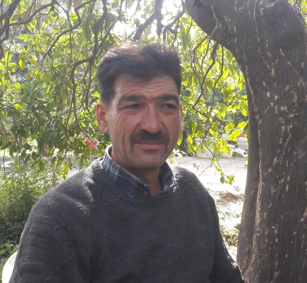 Üç akrabasını bıçakla öldürdü...