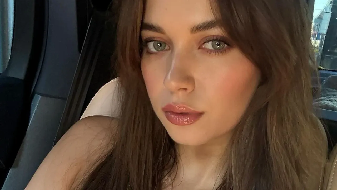 Afra Saraçoğlu havalimanında gözaltına alındı