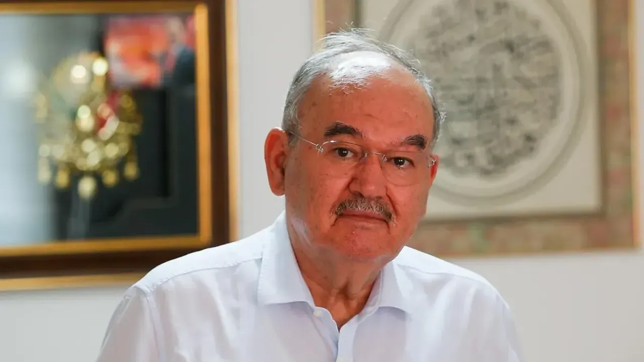 Burhan Özfatura hayatını kaybetti