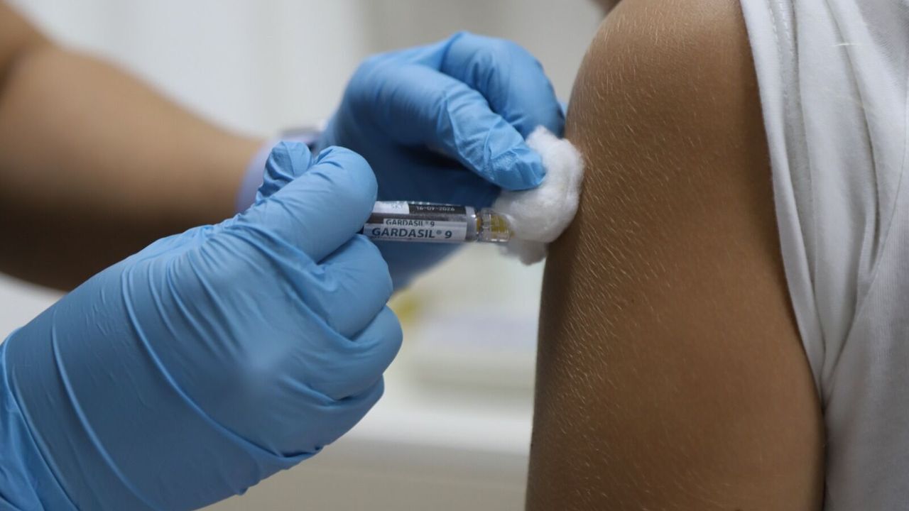 Büyükşehir'in HPV aşı desteği sürüyor