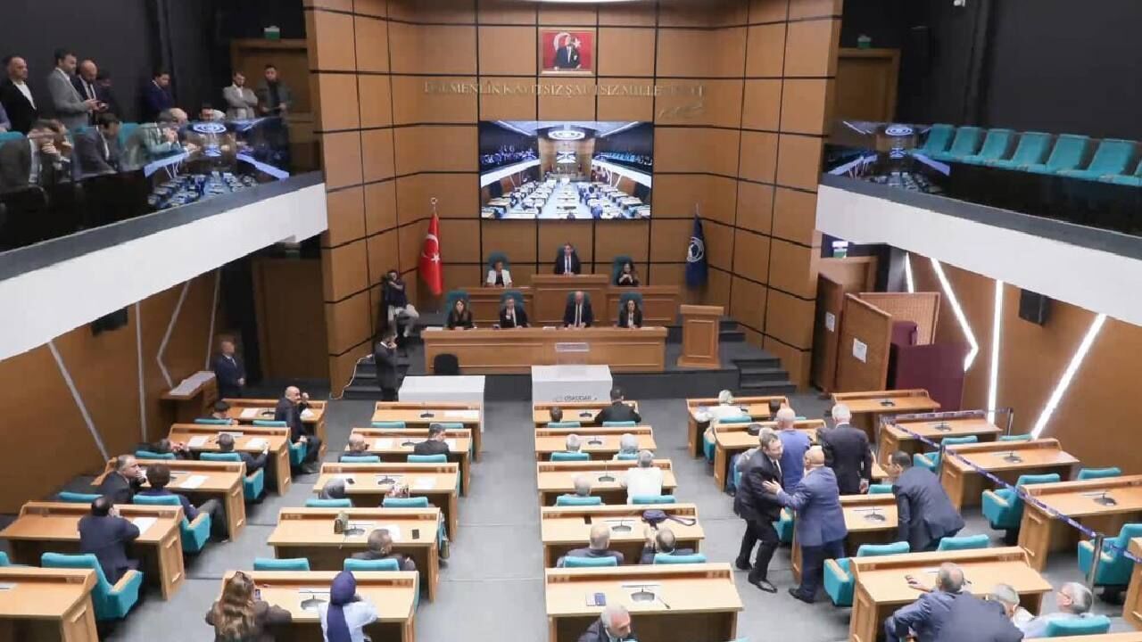 CHP Üsküdar'ı AK Parti'ye geri verdi!