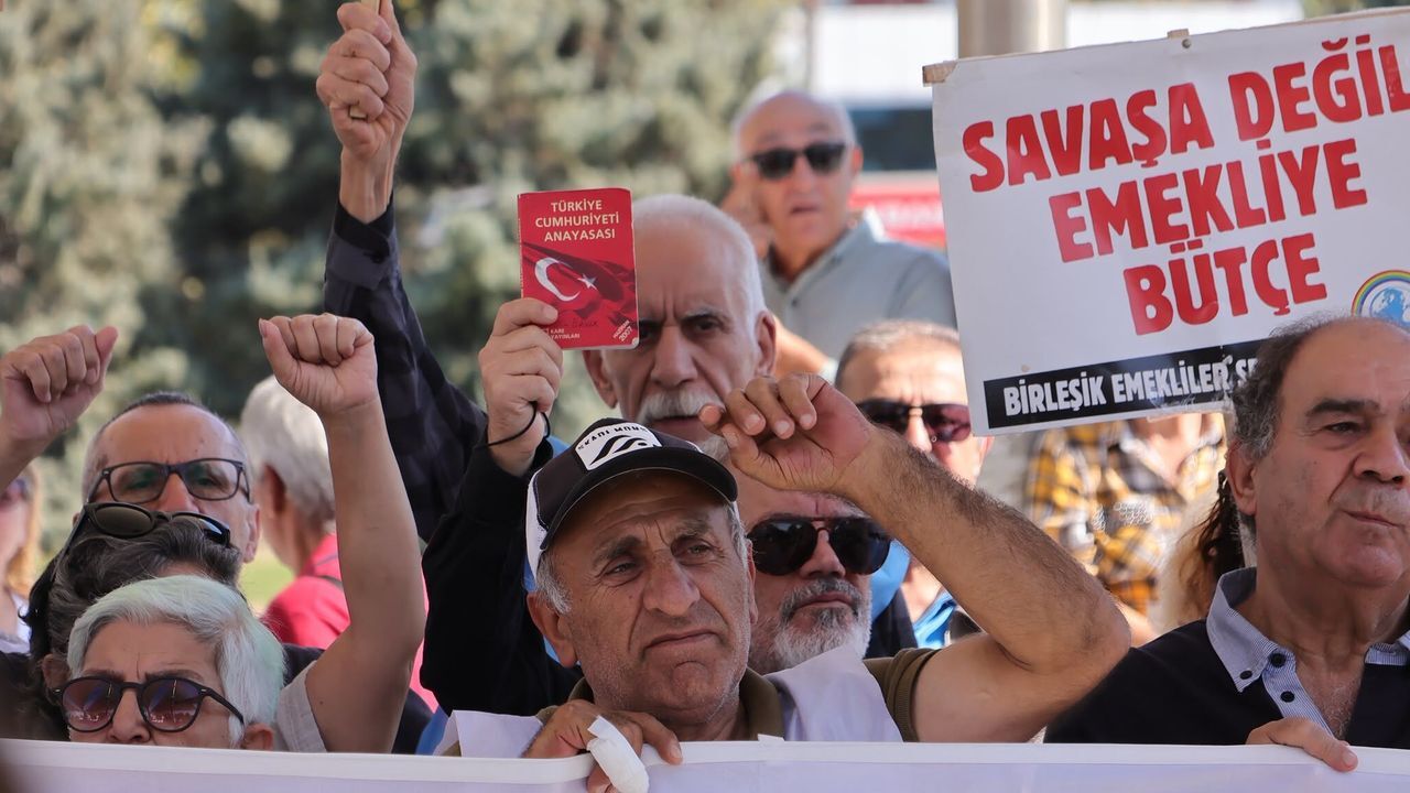 Emekliler, Anayasal hakkı olan 'seyyanen zam'mı istiyor!