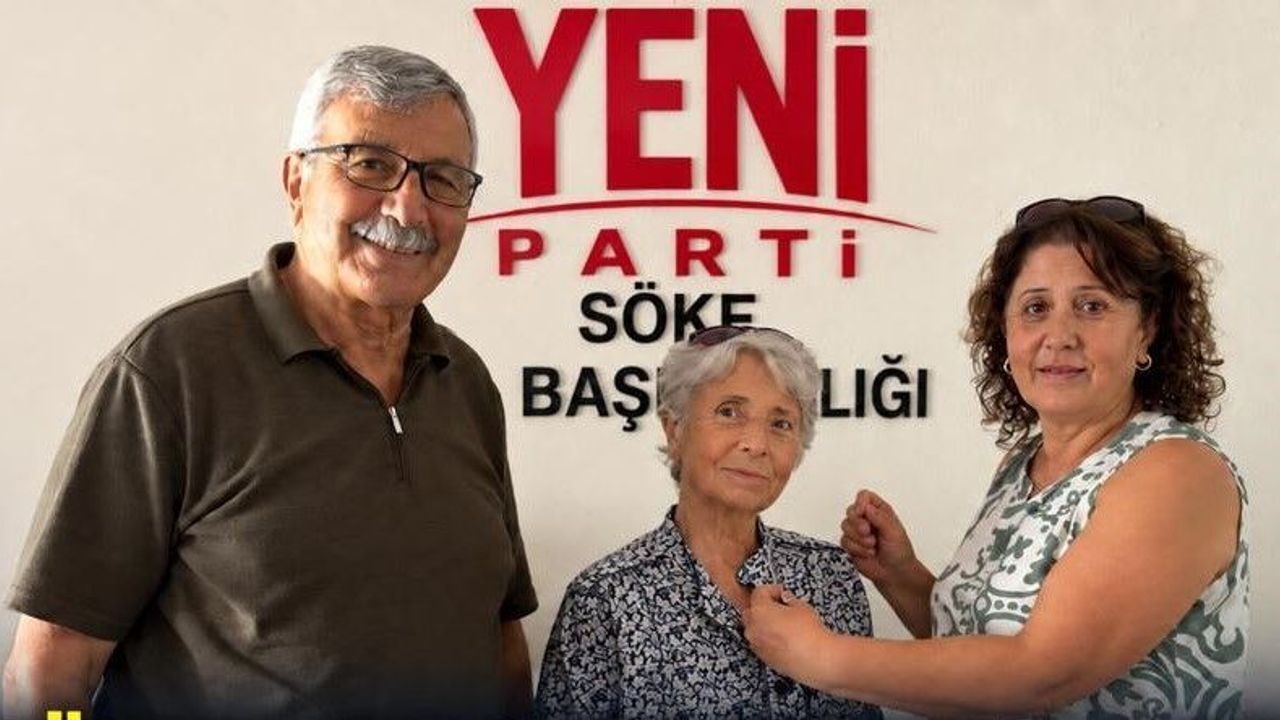 İlkokul kurdelesini takan öğretmenine şimdi rozet taktı