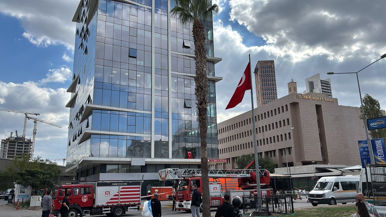 İzmir'de çatıya çıkan kadından intih*r girişimi