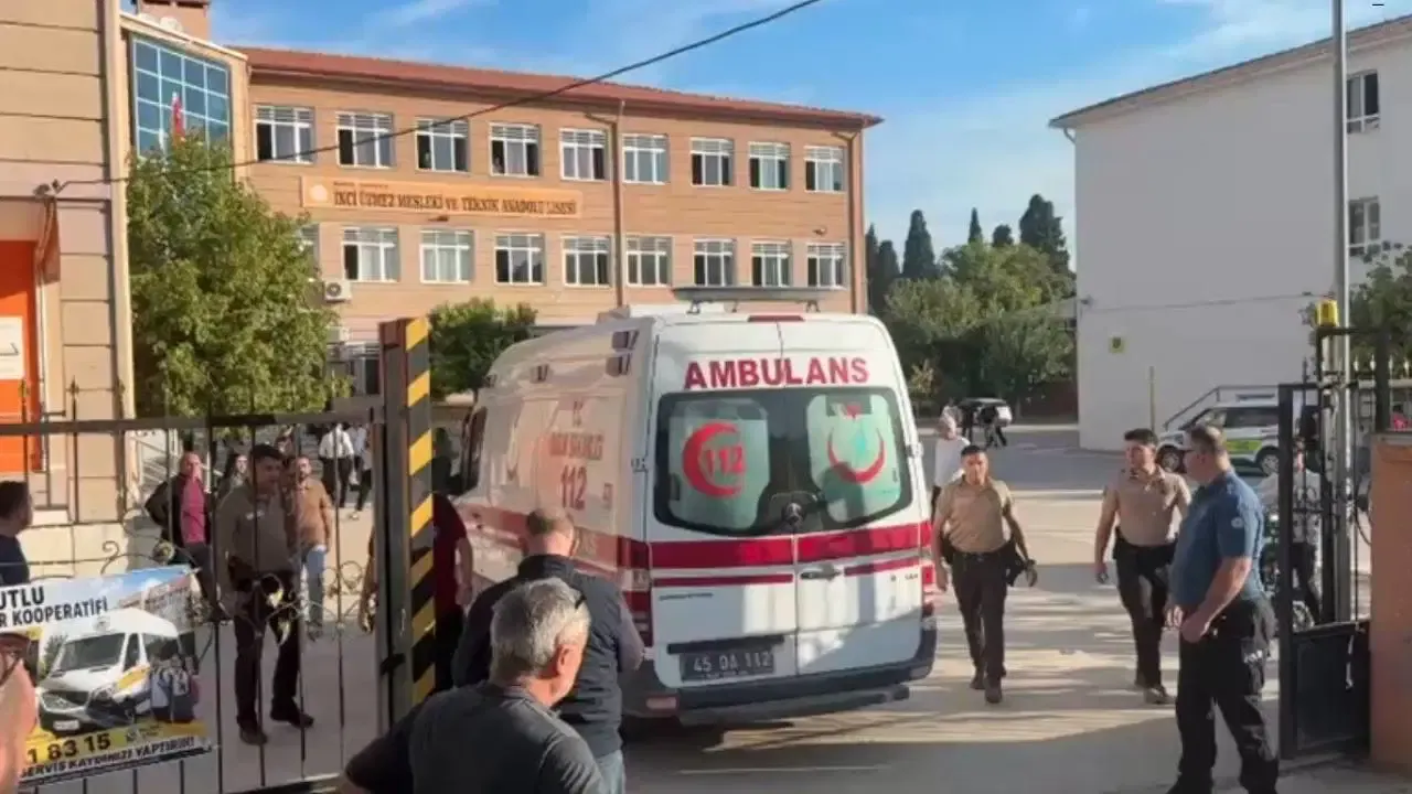 Manisa'da okul önünde silahlı saldırı.. !