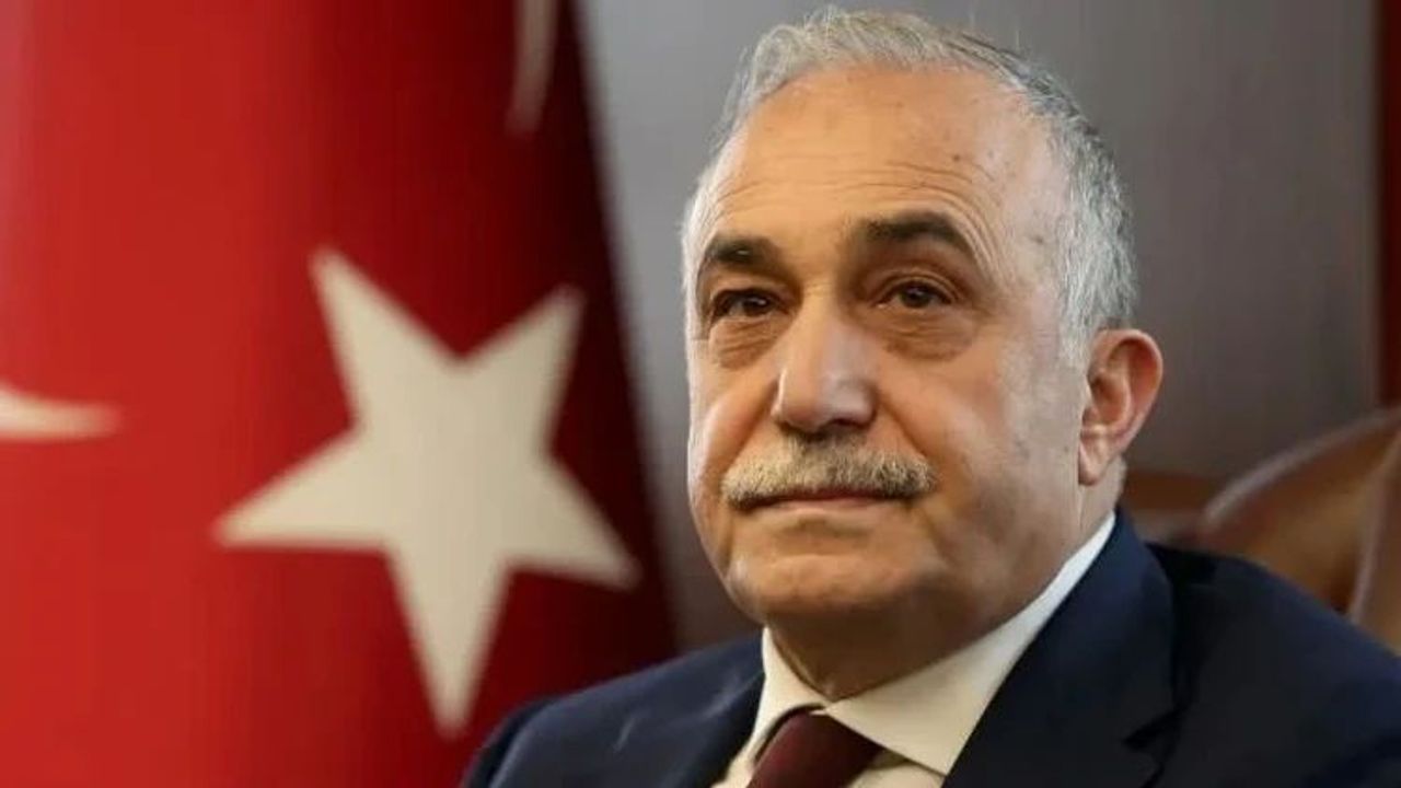Ahmet Eşref Fakıbaba hem partisinden hem vekillikten istifa etti