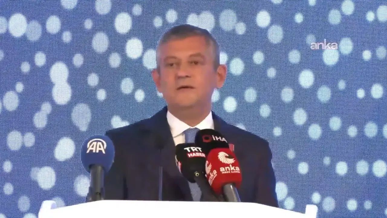 Özgür Özel, Sosyalist Enternasyonal toplantısına katıldı