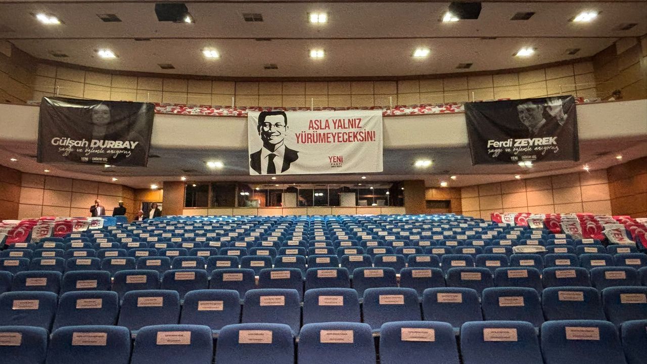 Yeni Parti İzmir'de kongre heyecanı: İmamoğlu ile merhum başkanlar da salonda!
